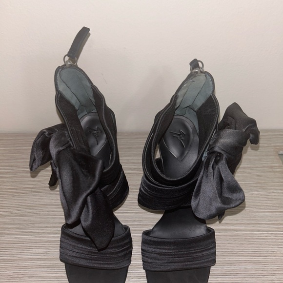 Giuseppe Zanotti - Satin Bow Black Sandals - 35 - Picture 11 of 11